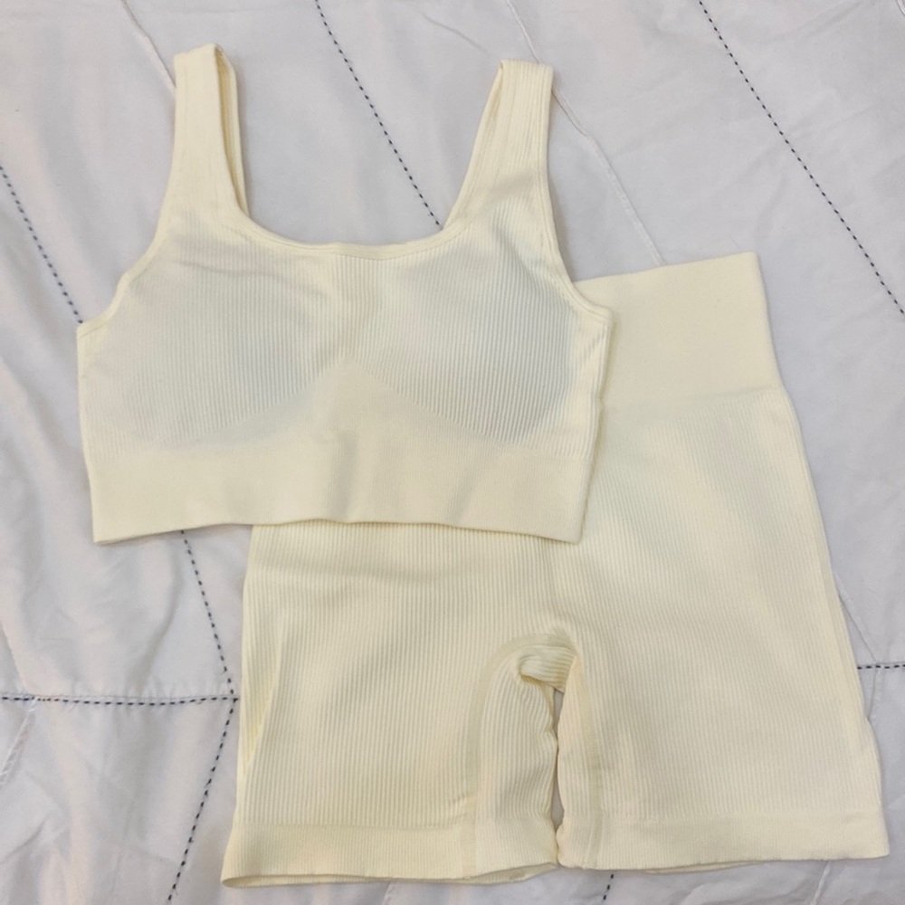 Off-white athletic set in Size M